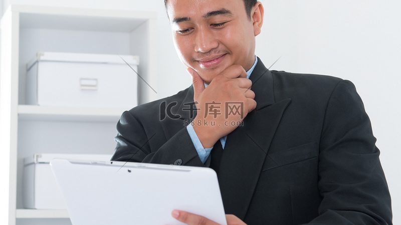 代运营与自运营：人员配置差异解析